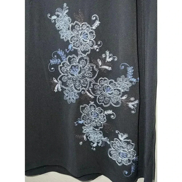 Ann Taylor Size 8 Skirt Embroidered Flowers Lined - Picture 2 of 4